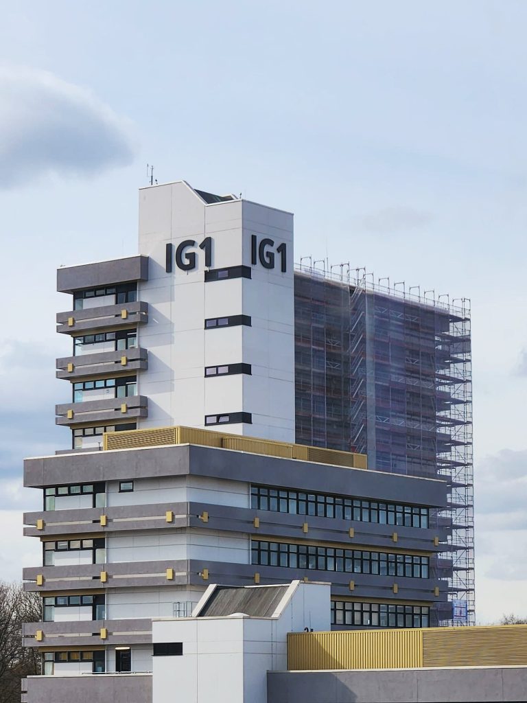 werbetechnik_honsberg_referenz_beschriftung_hochhaus werbetechnik_honsberg_referenz_beschriftung_hochhaus